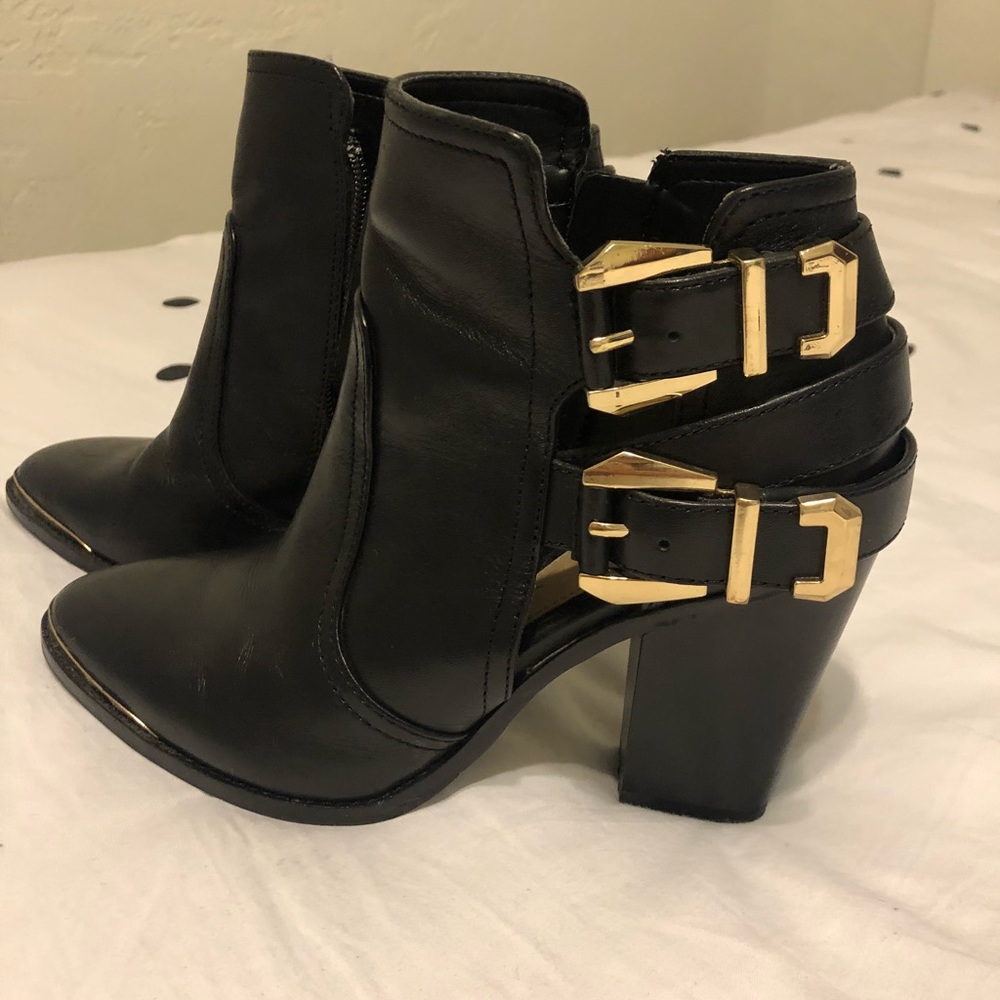 Gianni Bini ankle boots
